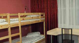 Гостиница Парк хостел Новосибирск Кровать в общем номере смешанного типа с 16 кроватями-1